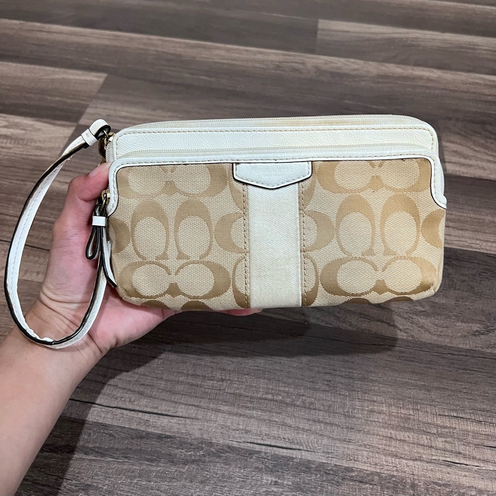 ❤️BUY 2 GET 1 FREE❤️ Coach Signature Beige Double Zip Tan and Cream Wristlet
